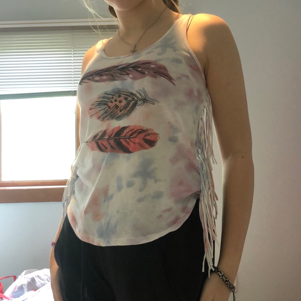 tie dye tank top w/ feathers on it- fringe on side